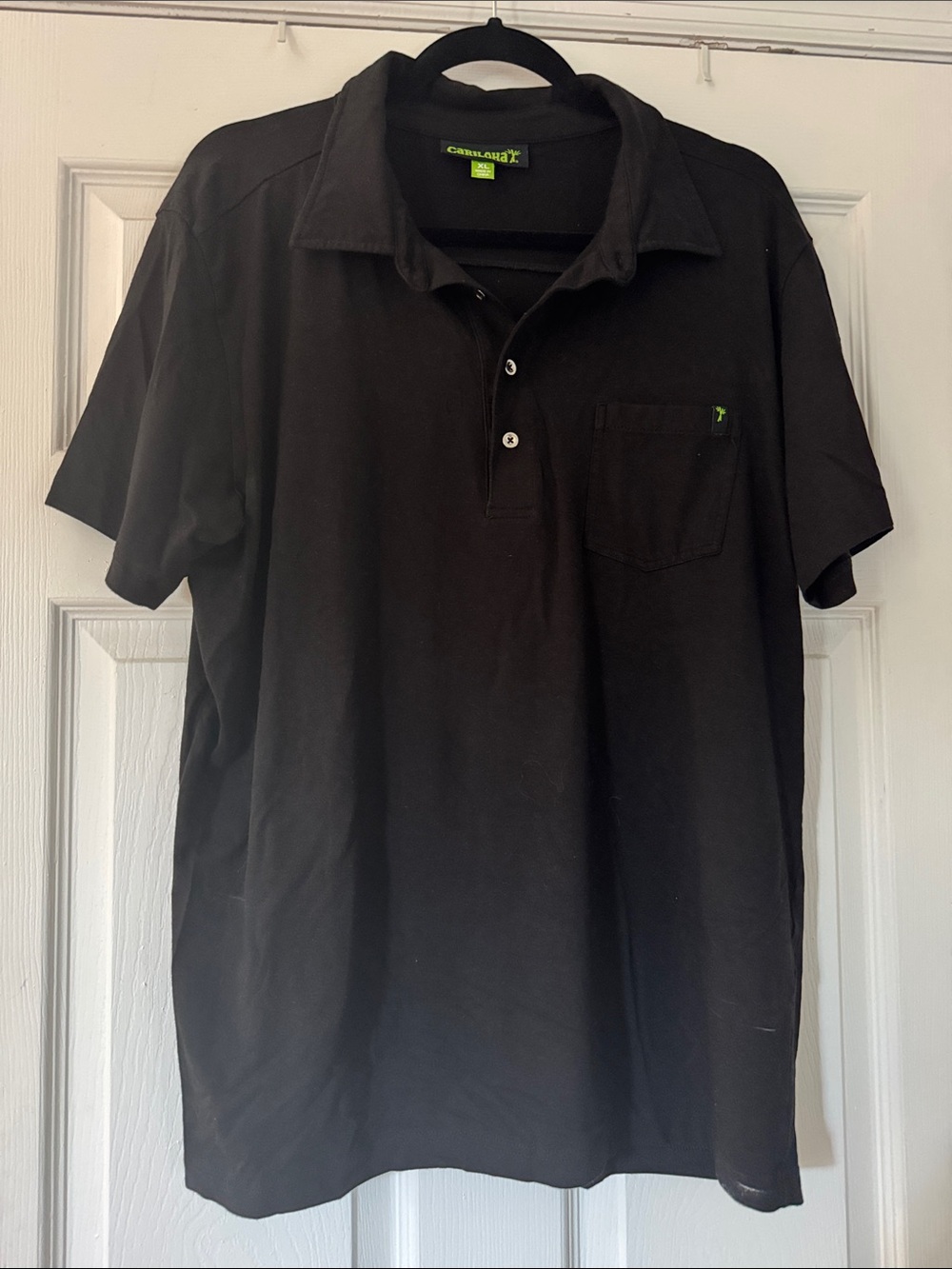 Casual Cariloha (Bamboo) Black Polo Shirt with Chest Pocket — Green Detail